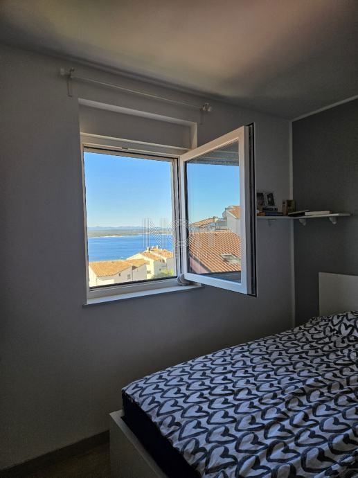 Crikvenica - prodaja apartma z garažo in pogledom na morje