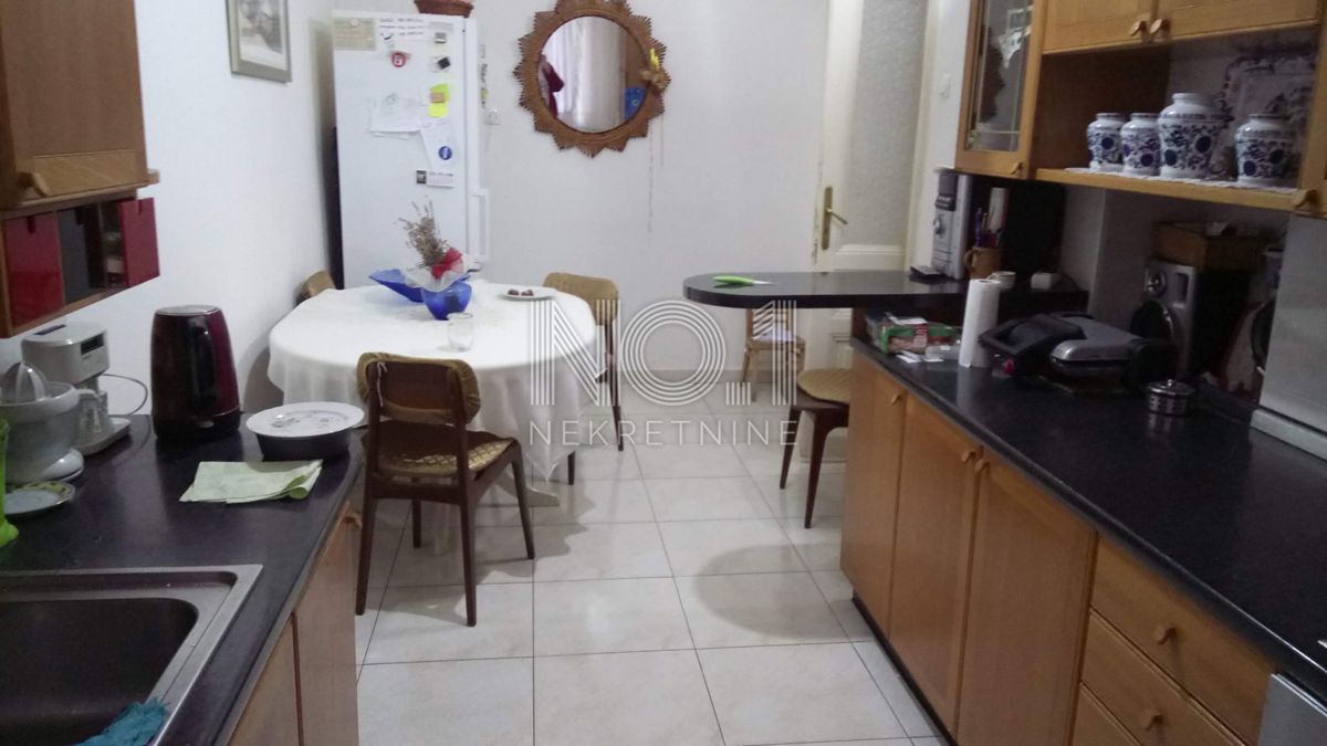 Center - prodamo stanovanje na odlični lokaciji