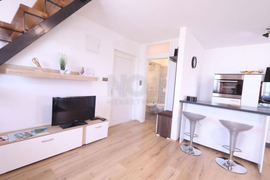 Vodnjan - prodaja hiše z urejenimi turističnimi apartmaji