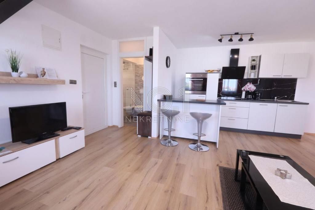 Vodnjan - prodaja hiše z urejenimi turističnimi apartmaji
