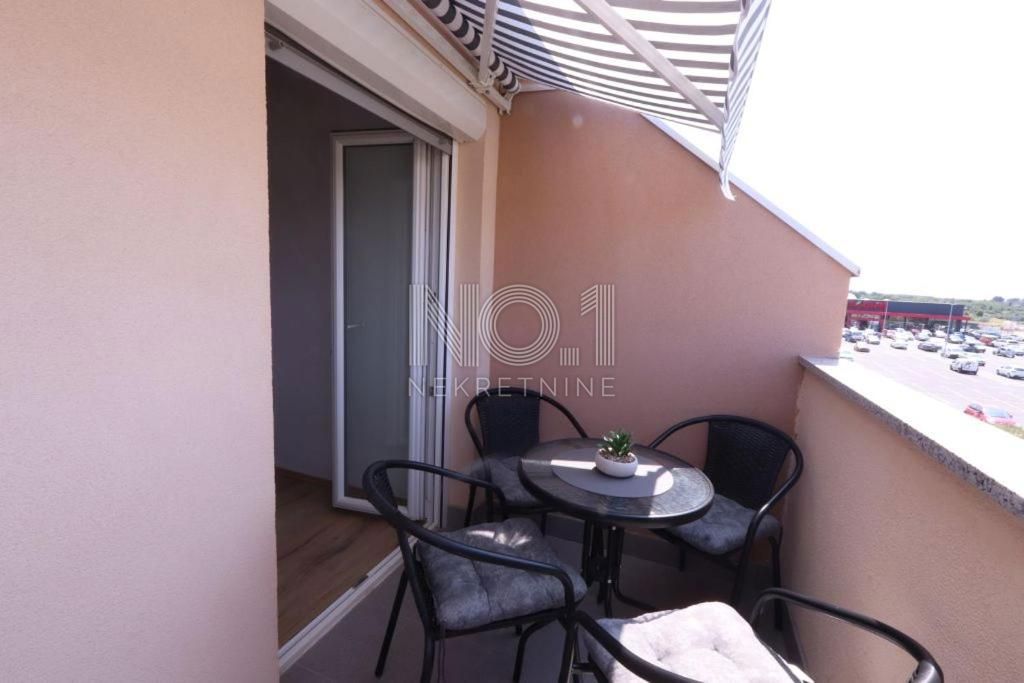 Vodnjan - prodaja hiše z urejenimi turističnimi apartmaji