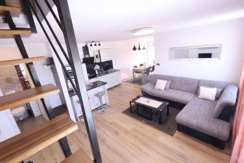 Vodnjan - prodaja hiše z urejenimi turističnimi apartmaji