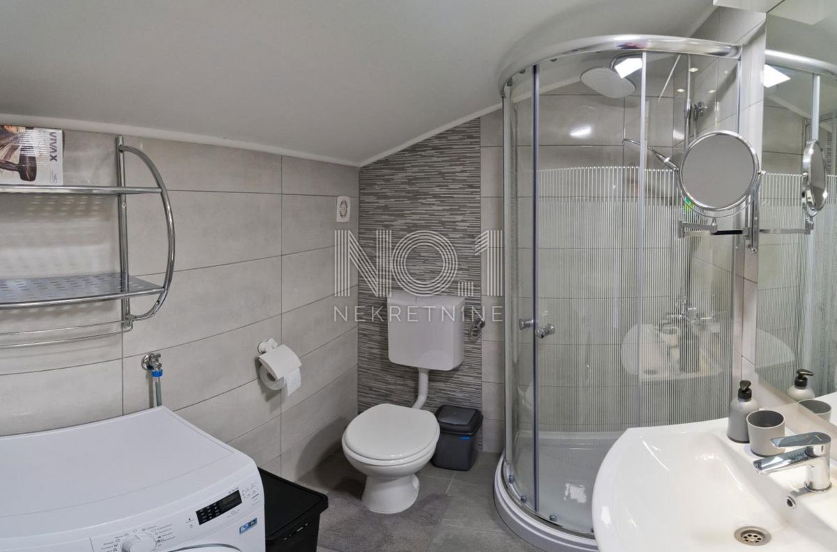 Vodnjan - prodaja hiše z urejenimi turističnimi apartmaji