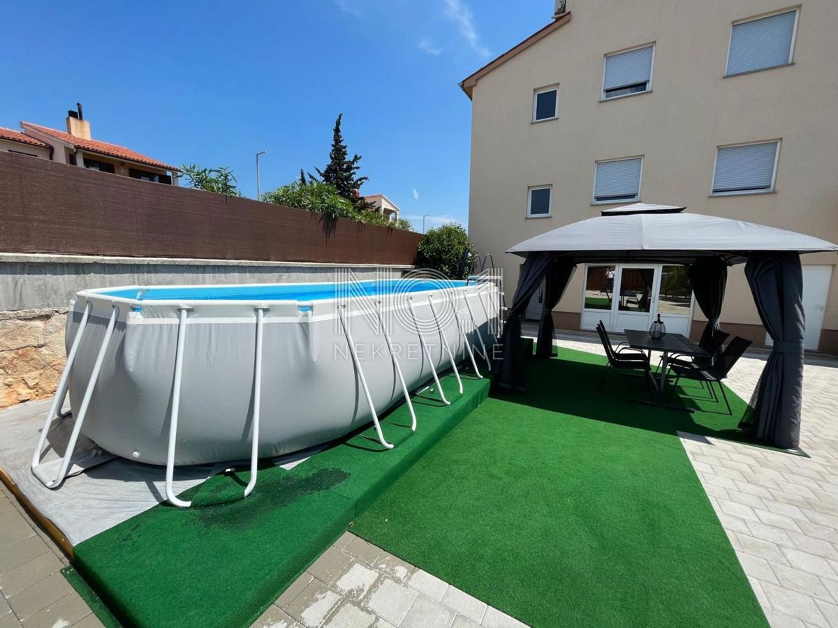 Vodnjan - prodaja hiše z urejenimi turističnimi apartmaji