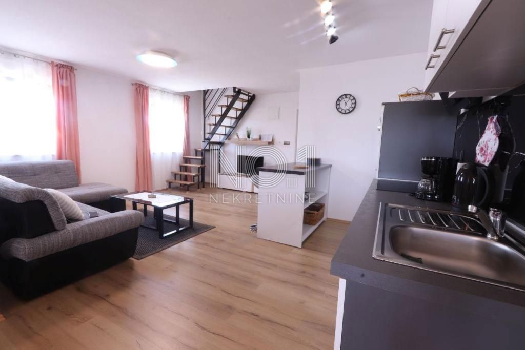Vodnjan - prodaja hiše z urejenimi turističnimi apartmaji