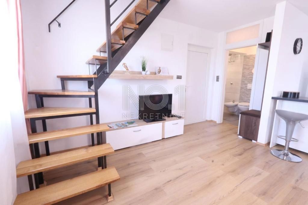 Vodnjan - prodaja hiše z urejenimi turističnimi apartmaji