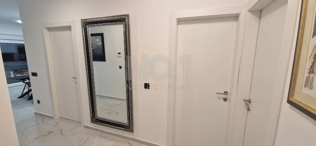 Novalja - prodaja luksuznega apartmaja s pogledom na morje