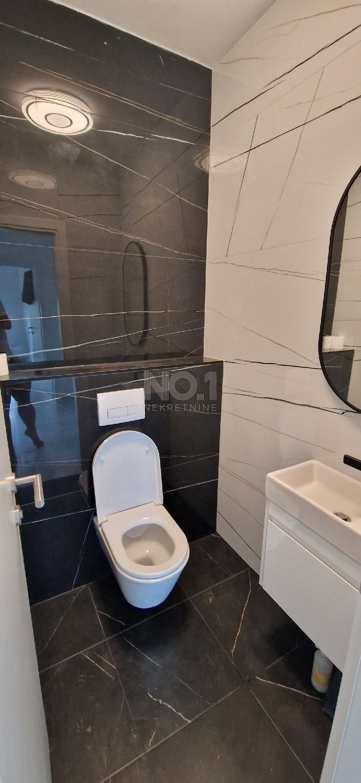 Novalja - prodaja luksuznega apartmaja s pogledom na morje