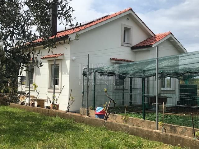 Porat - hiša v mirnem okolju, izven naselja