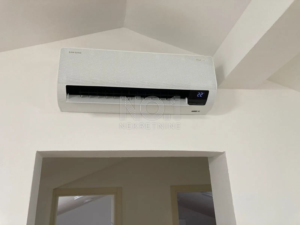  Rovinj - novo urejen penthouse v mansardi