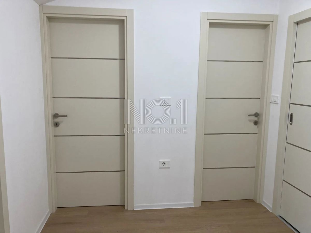  Rovinj - novo urejen penthouse v mansardi