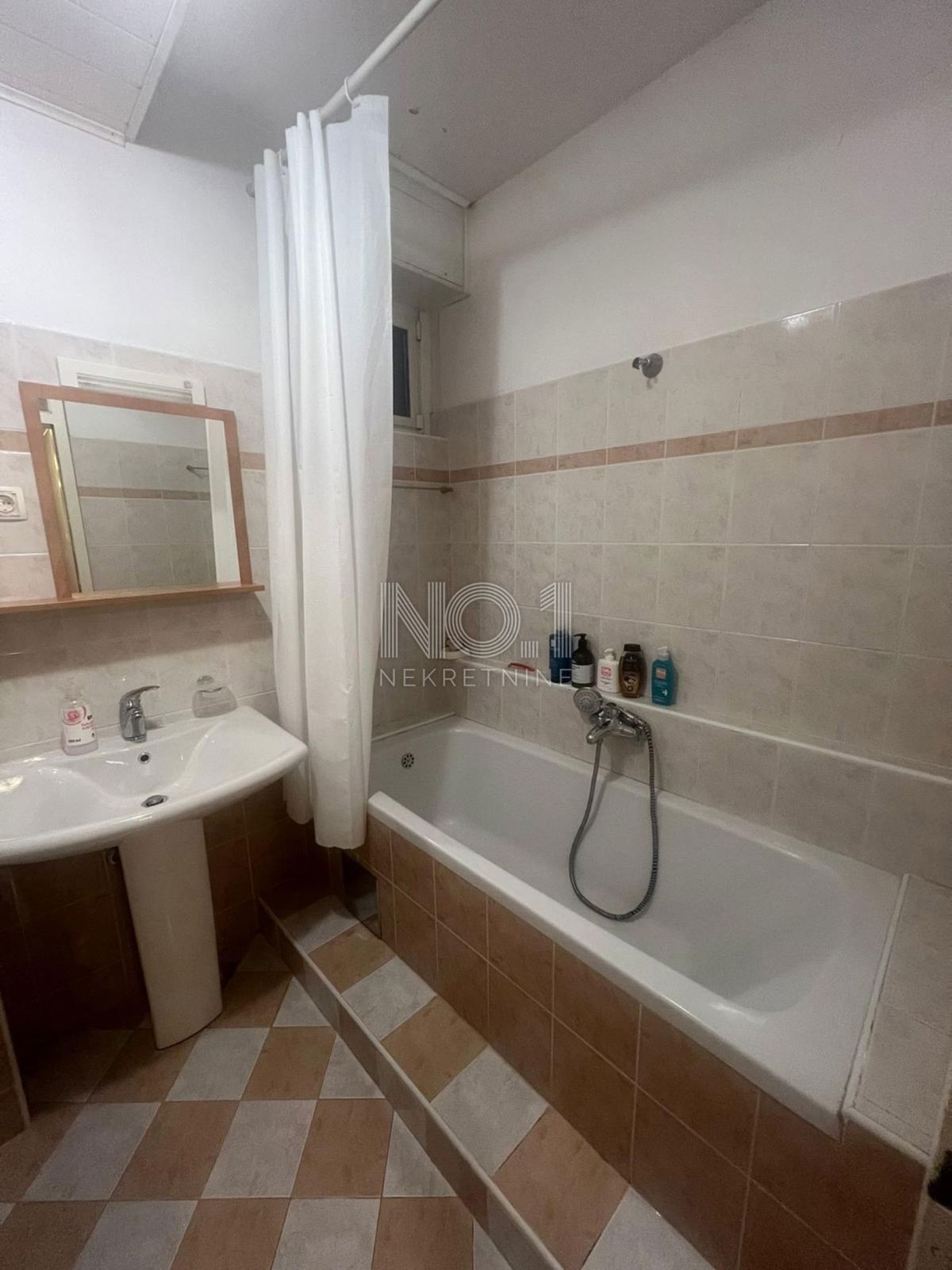 Turnić - prodaja dvosobnega apartmaja s prekrasnim pogledom na morje
