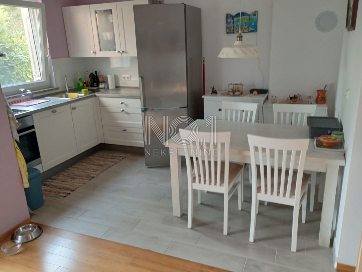 Dobrinj/Šilo - prodaja stanovanja z ložo in vrtom
