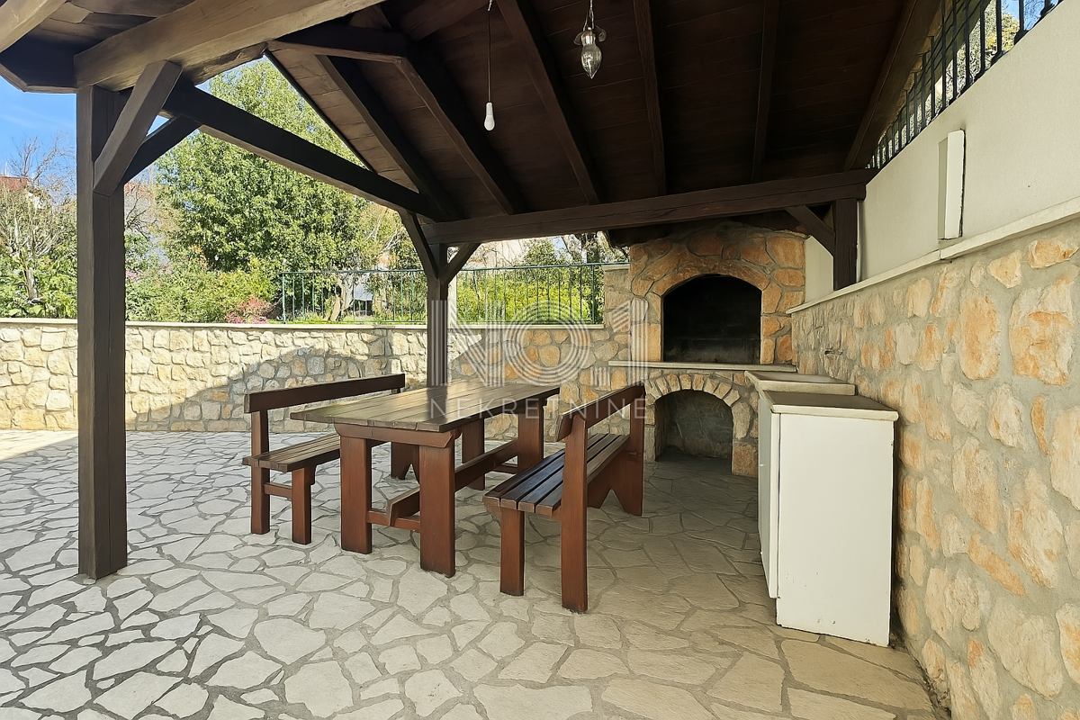 Novi Vinodolski - dvojna hiša s pogledom na morje