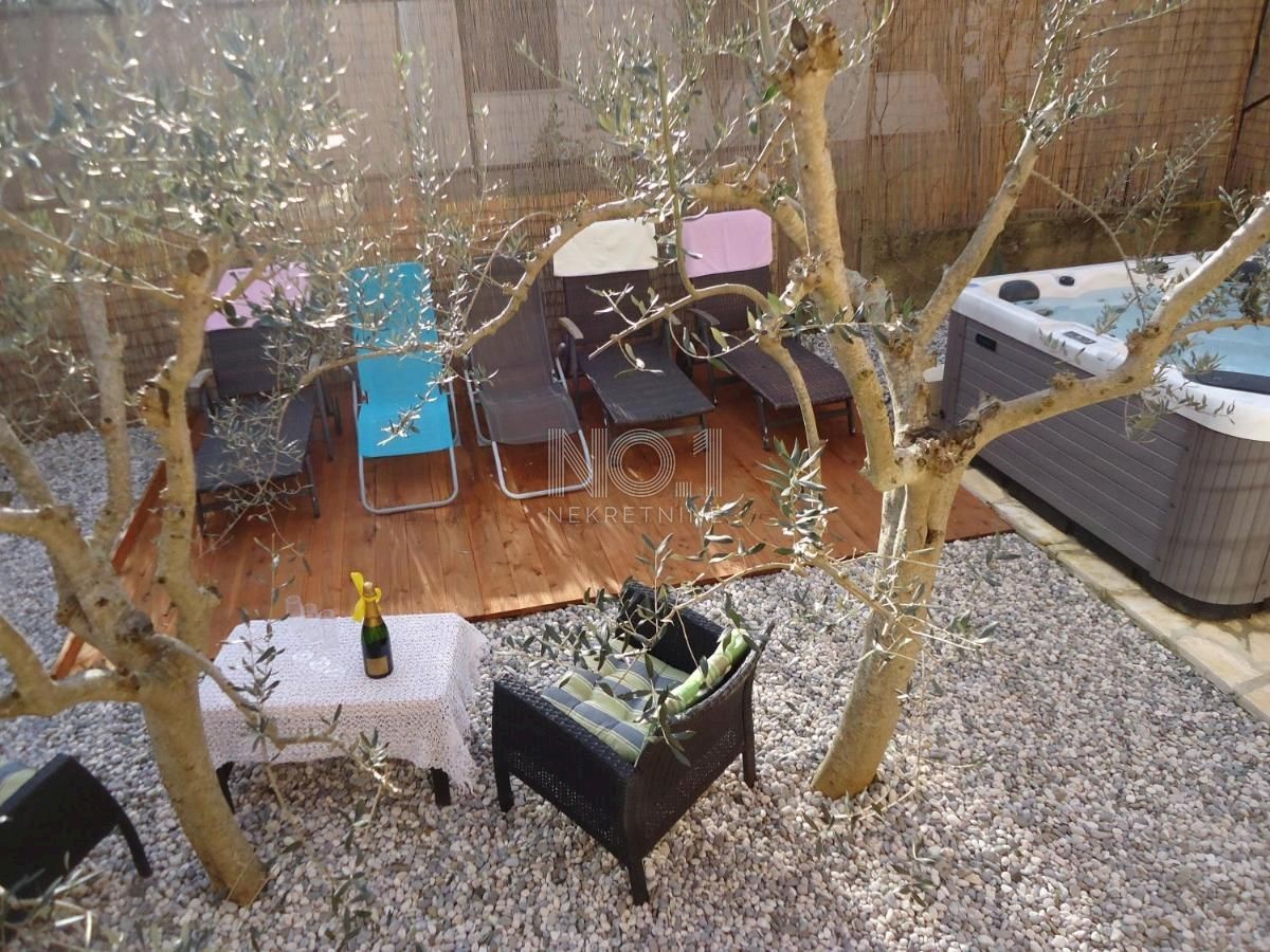 Medulin - prodaja 2 hiš z urejenim turističnim oddajanjem