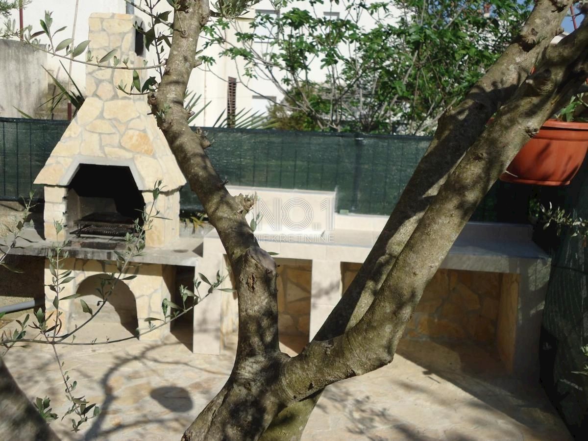 Medulin - prodaja 2 hiš z urejenim turističnim oddajanjem