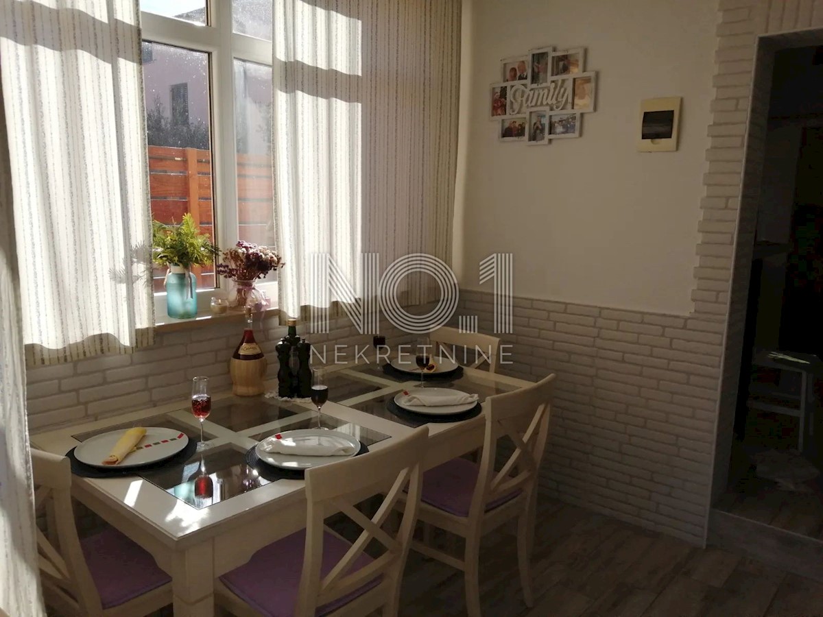 Medulin - prodaja 2 hiš z urejenim turističnim oddajanjem