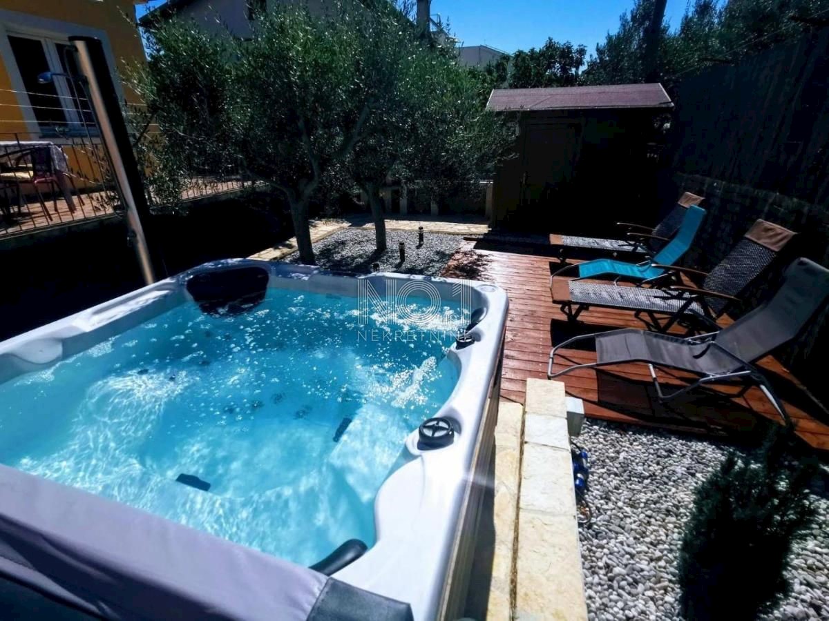 Medulin - prodaja 2 hiš z urejenim turističnim oddajanjem