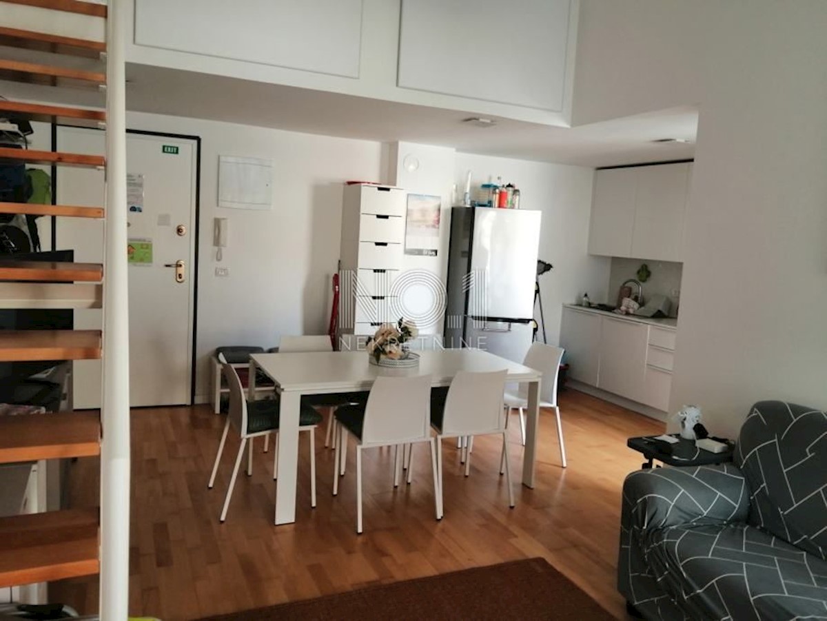 Umag, Zambratija - prodamo apartma, 1. red do morja!