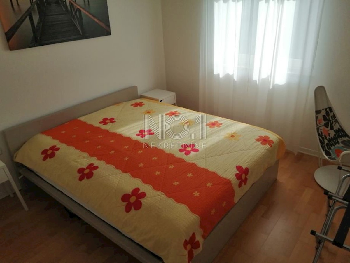 Umag, Zambratija - prodamo apartma, 1. red do morja!