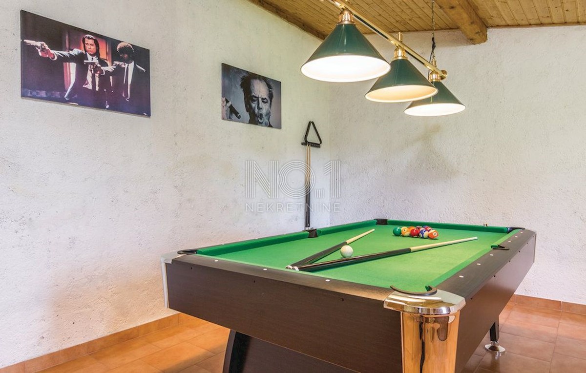Tinjan - kamnita avtohtona vila z gradbiščem