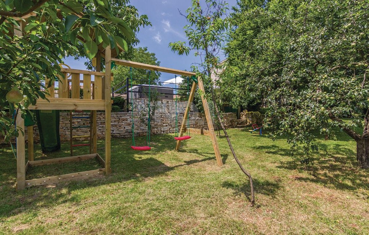 Tinjan - kamnita avtohtona vila z gradbiščem