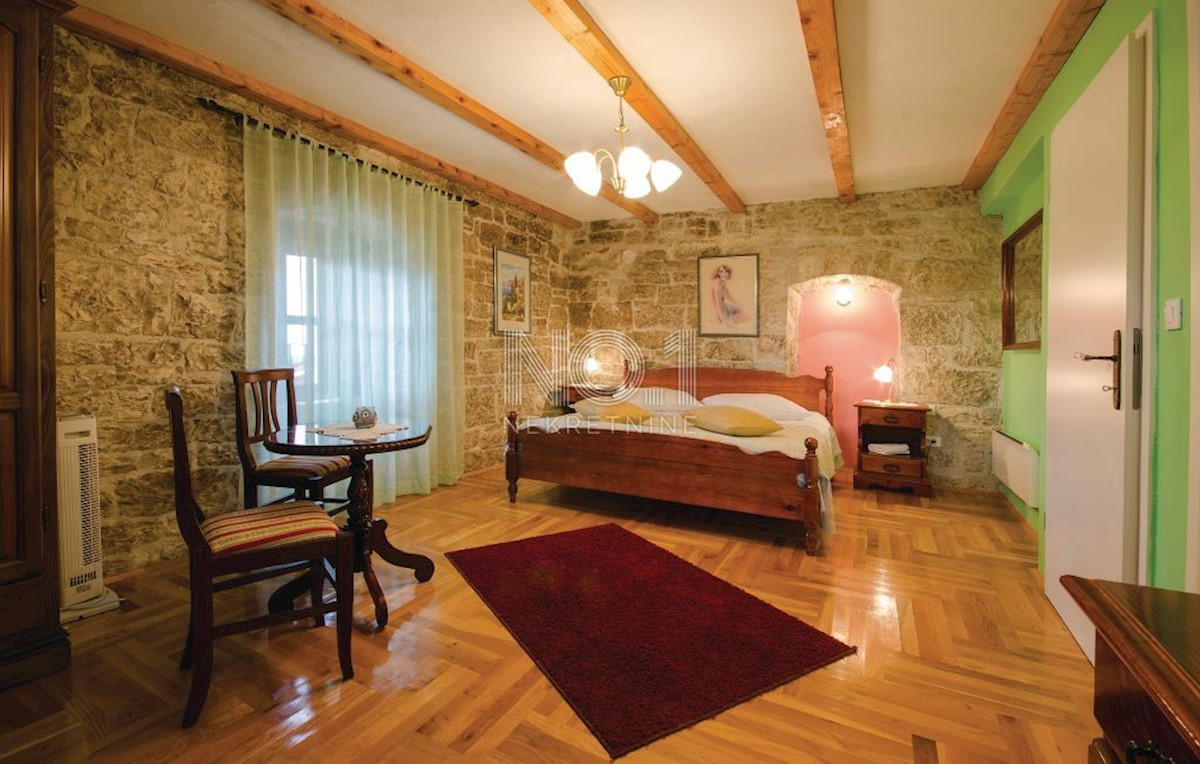 Tinjan - kamnita avtohtona vila z gradbiščem