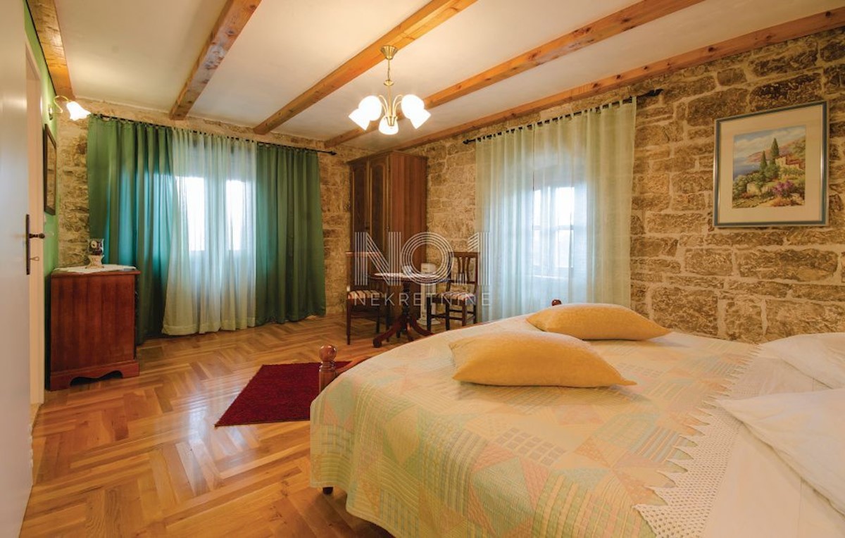 Tinjan - kamnita avtohtona vila z gradbiščem