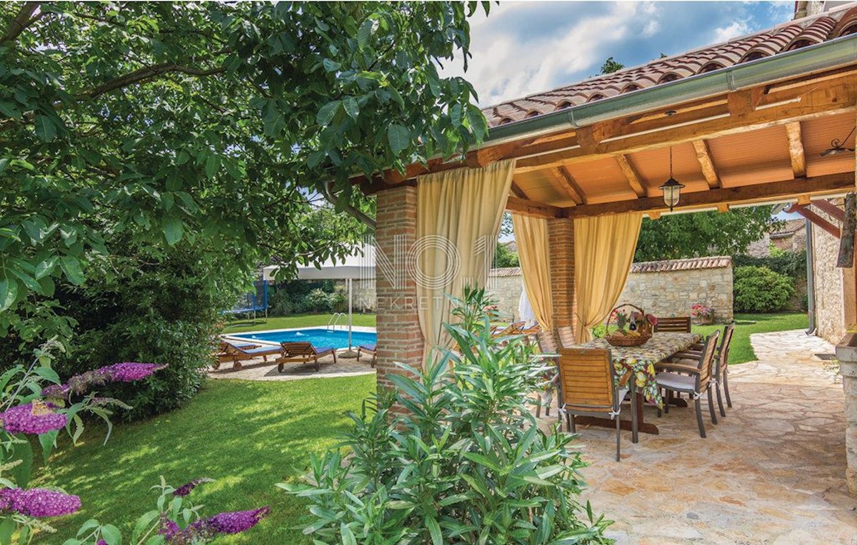 Tinjan - kamnita avtohtona vila z gradbiščem