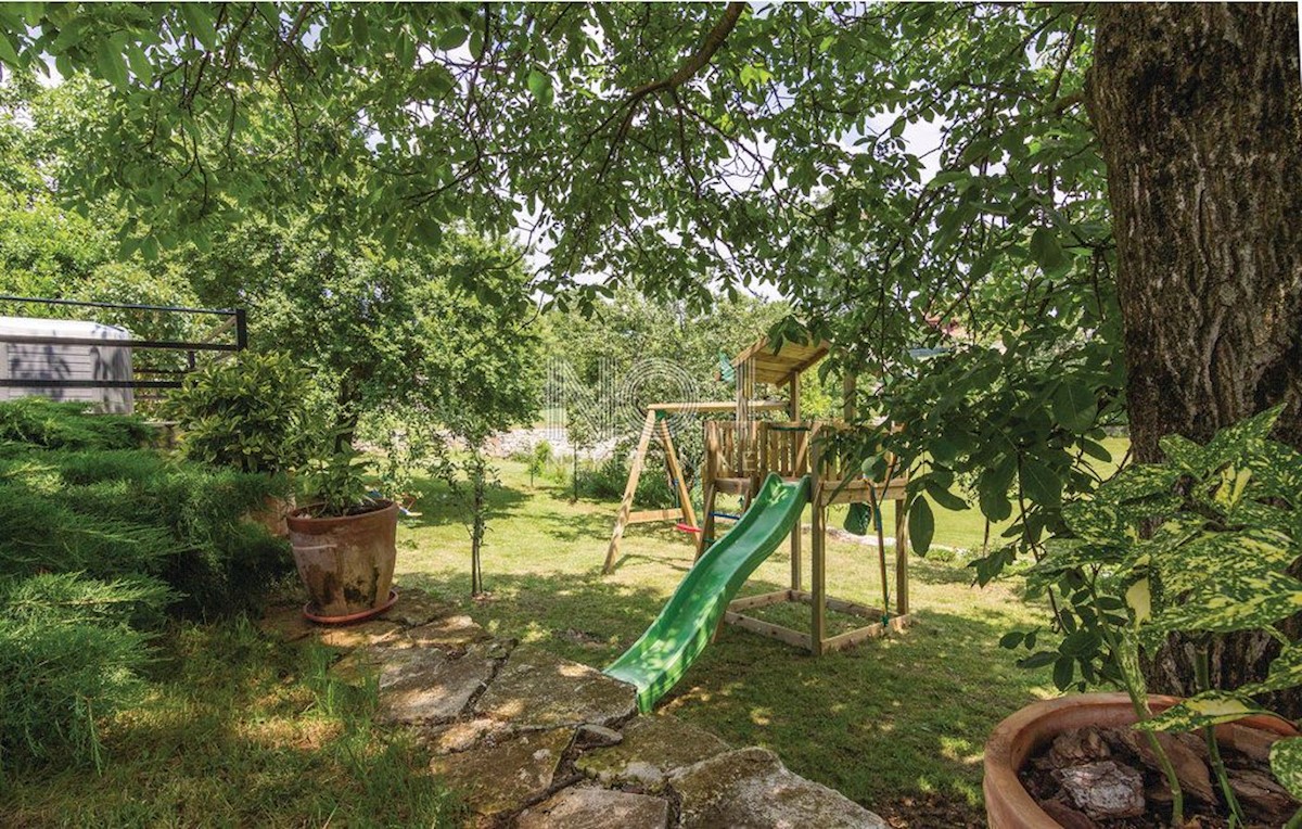 Tinjan - kamnita avtohtona vila z gradbiščem