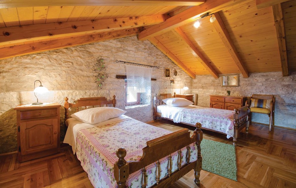Tinjan - kamnita avtohtona vila z gradbiščem