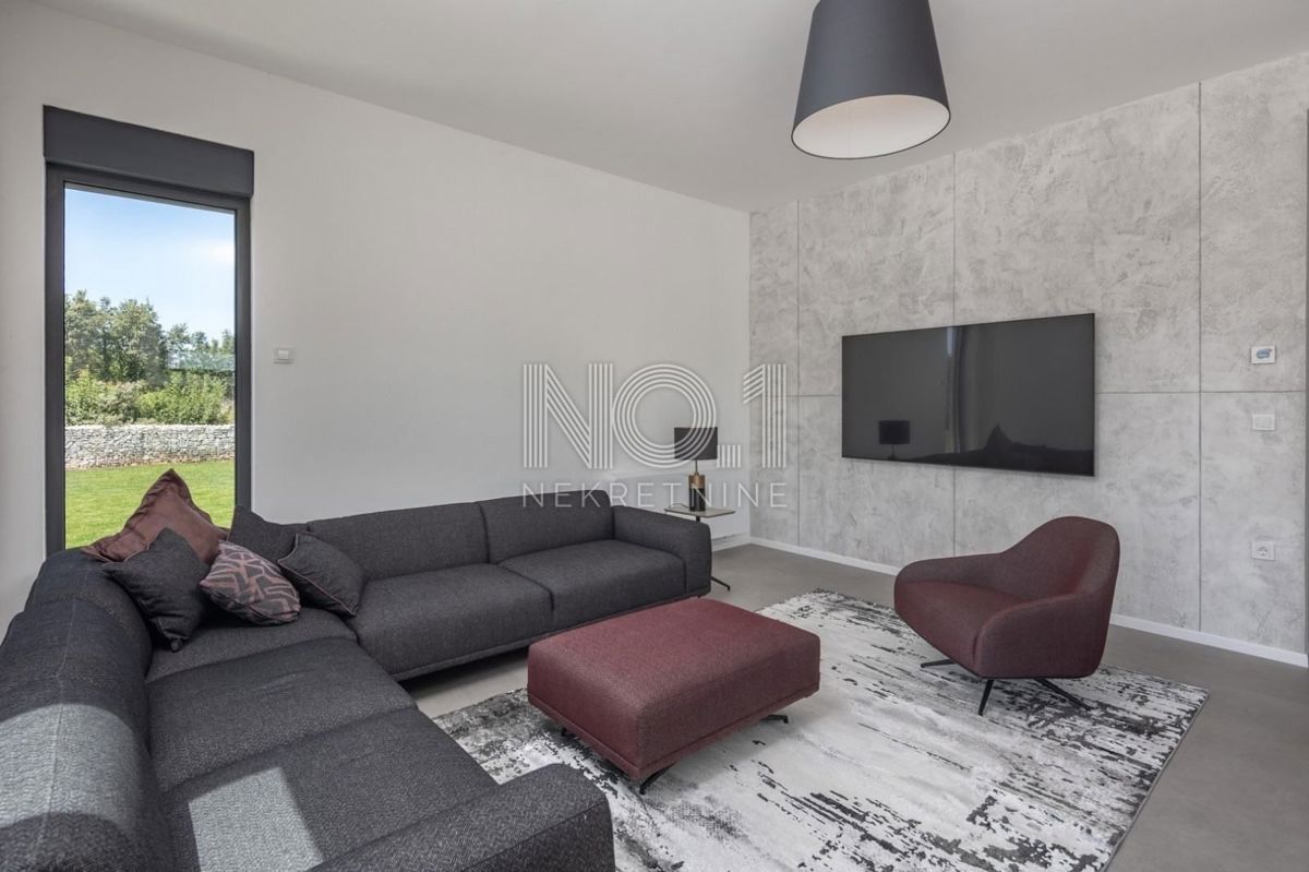 Svetvinčenat - vila moderne arhitekture z bazenom
