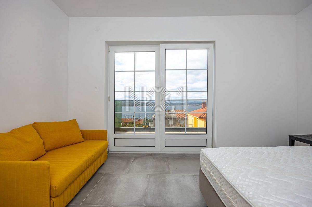 Crikvenica - prodaja dvosobnega apartmaja s pogledom na morje