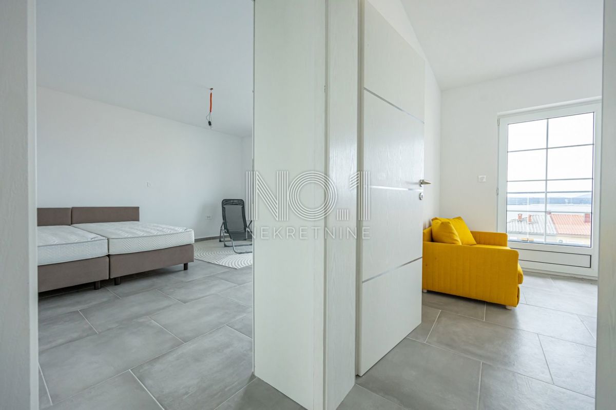 Crikvenica - prodaja dvosobnega apartmaja s pogledom na morje
