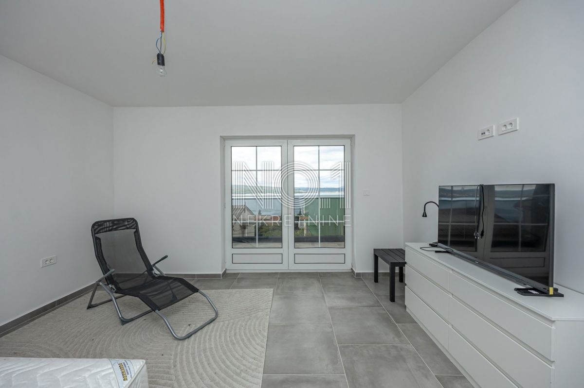 Crikvenica - prodaja dvosobnega apartmaja s pogledom na morje