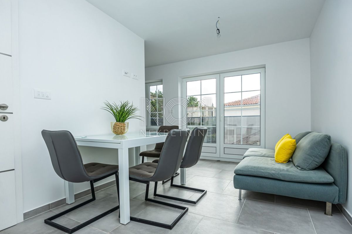 Crikvenica - prodaja dvosobnega apartmaja s pogledom na morje