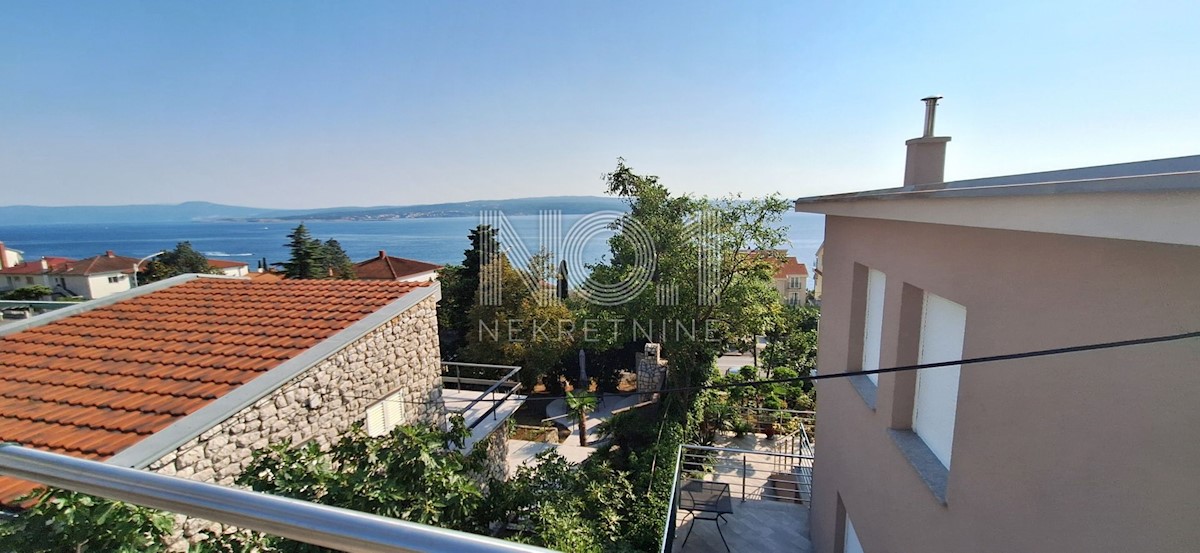 Crikvenica - prodaja hiše z 2 apartmajema in pogledom na morje