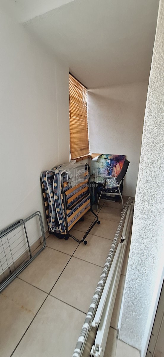 Crikvenica - prodaja hiše z 2 apartmajema in pogledom na morje