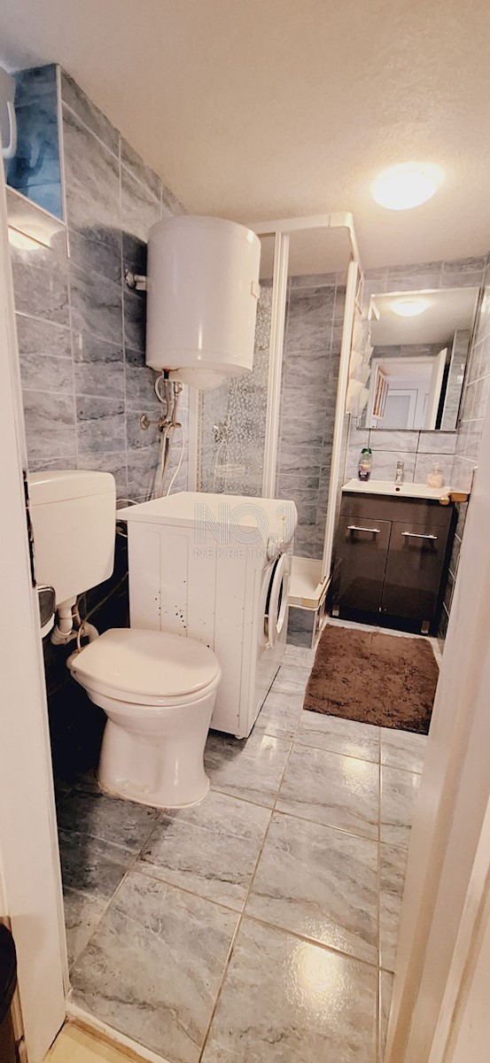 Crikvenica - prodaja hiše z 2 apartmajema in pogledom na morje