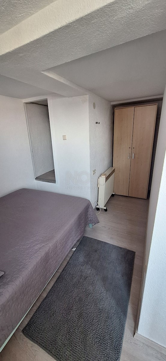 Crikvenica - prodaja hiše z 2 apartmajema in pogledom na morje