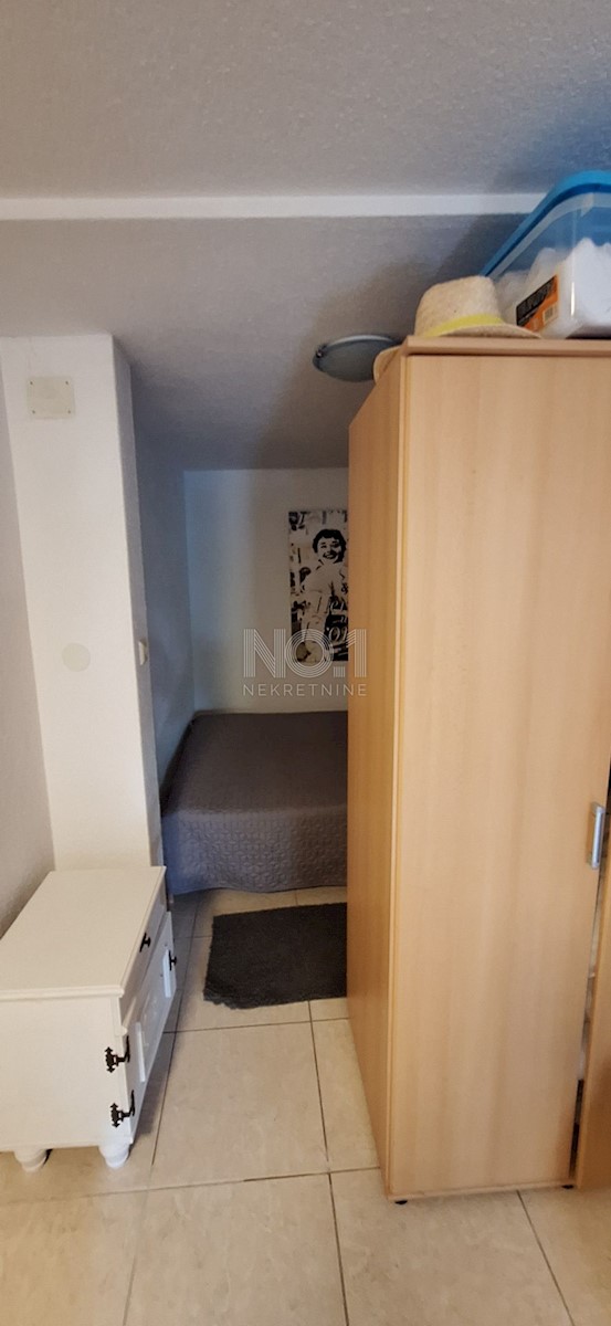 Crikvenica - prodaja hiše z 2 apartmajema in pogledom na morje