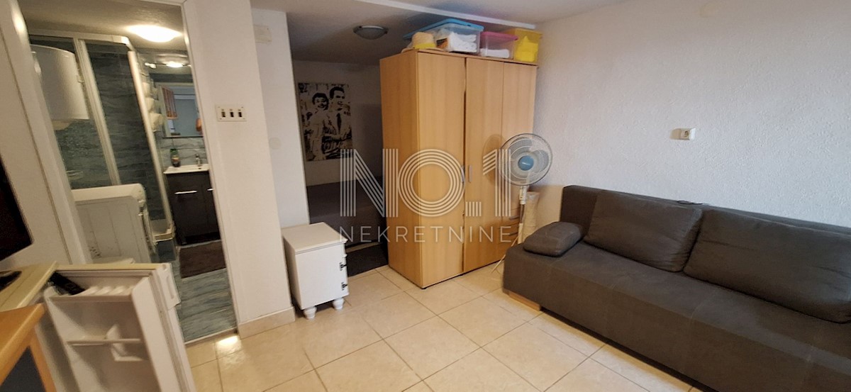 Crikvenica - prodaja hiše z 2 apartmajema in pogledom na morje