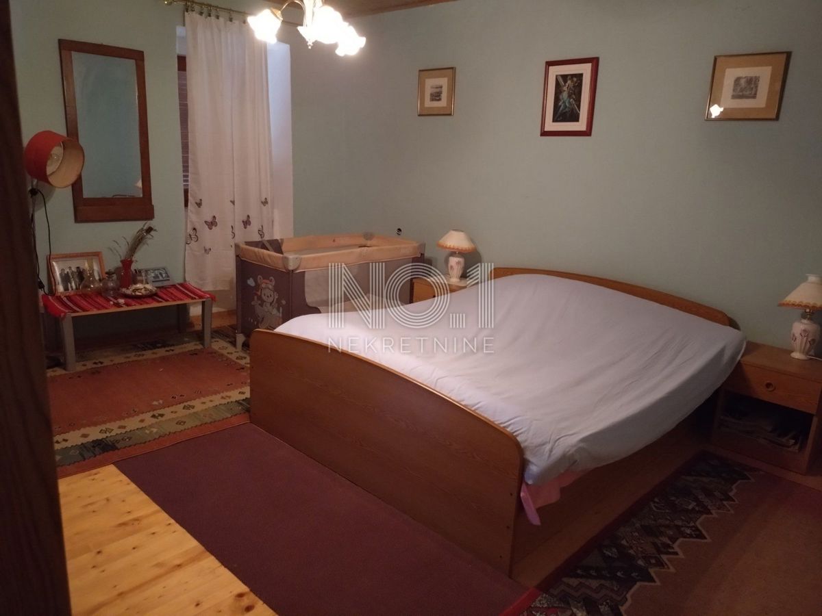 Drivenik - prodaja hiše s prostornim vrtom