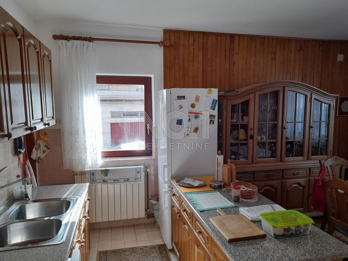 Senj - družinska hiša s pogledom na morje