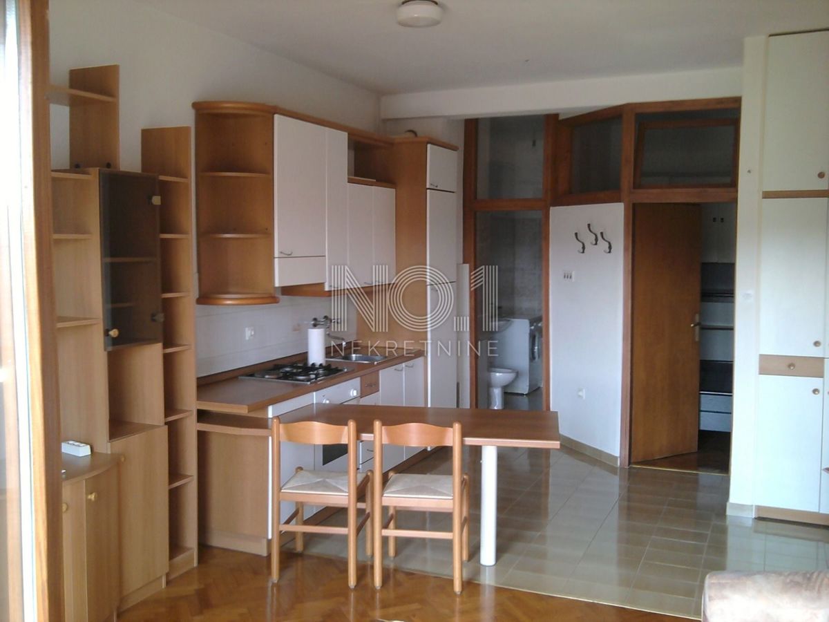 Srdoči - prodaja enosobnega stanovanja z balkonom