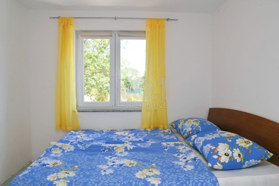 Krk, Dobrinj - samostojna hiša s bazenom in 2 apartmajema