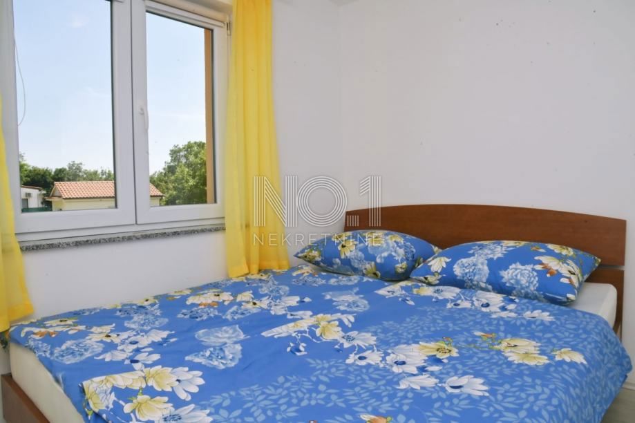 Krk, Dobrinj - samostojna hiša s bazenom in 2 apartmajema