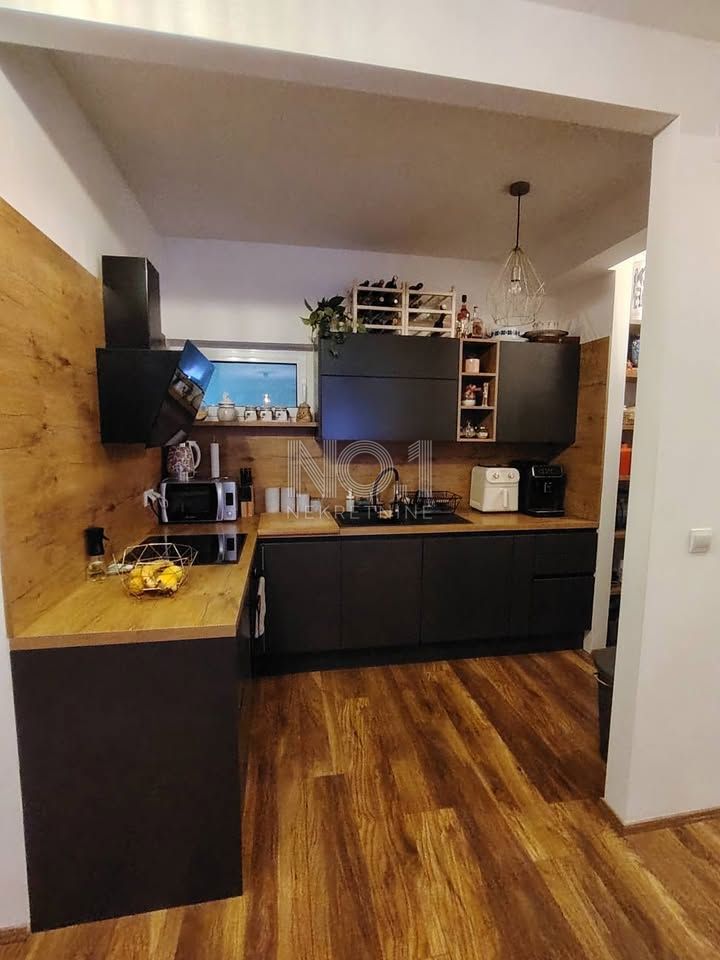 Donji Zamet - novourejen stan s 2 balkoni in pogledom na Kvarner