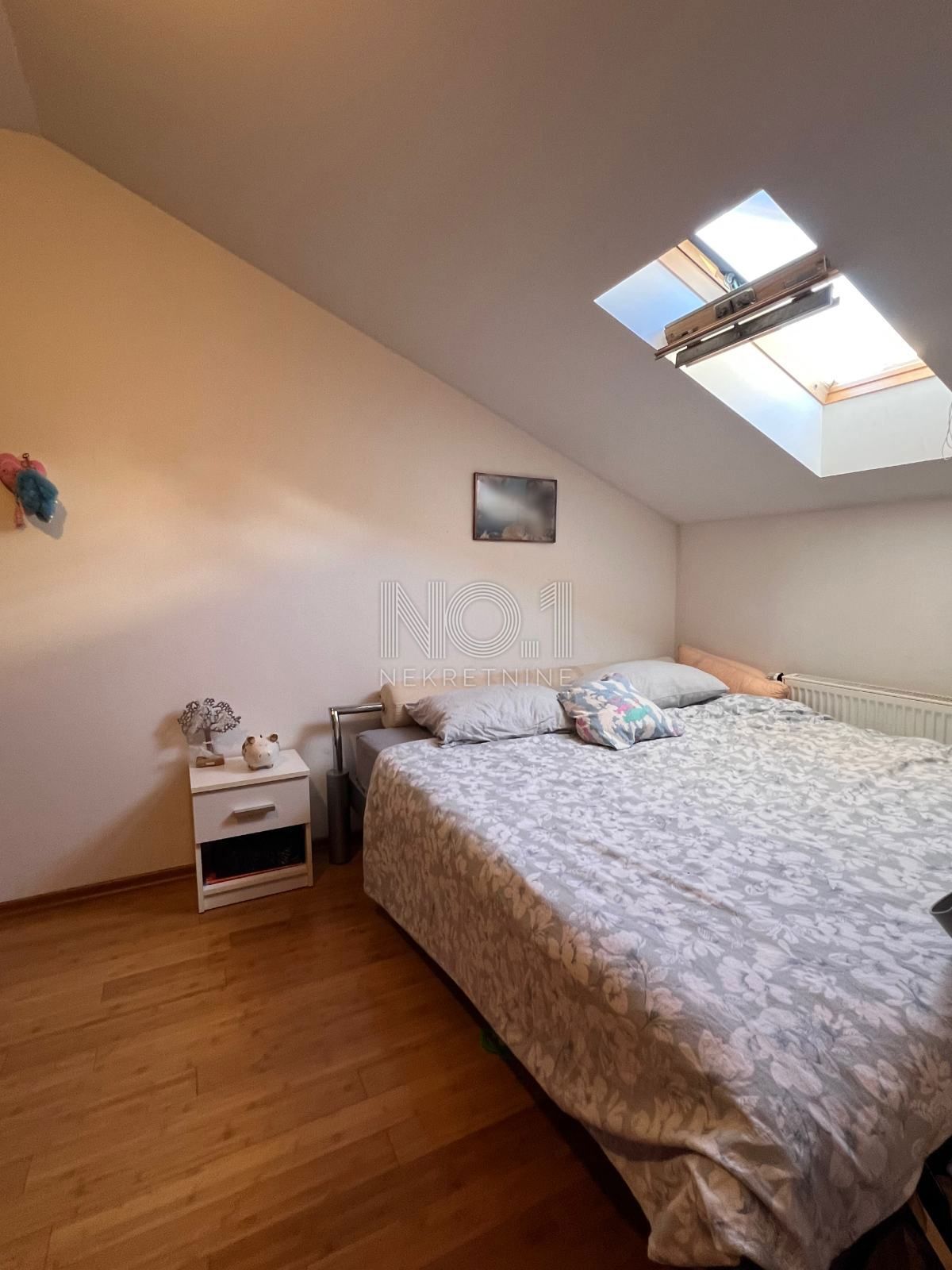 Škurinje - na prodaj lep dvoetažni apartma s pogledom na morje