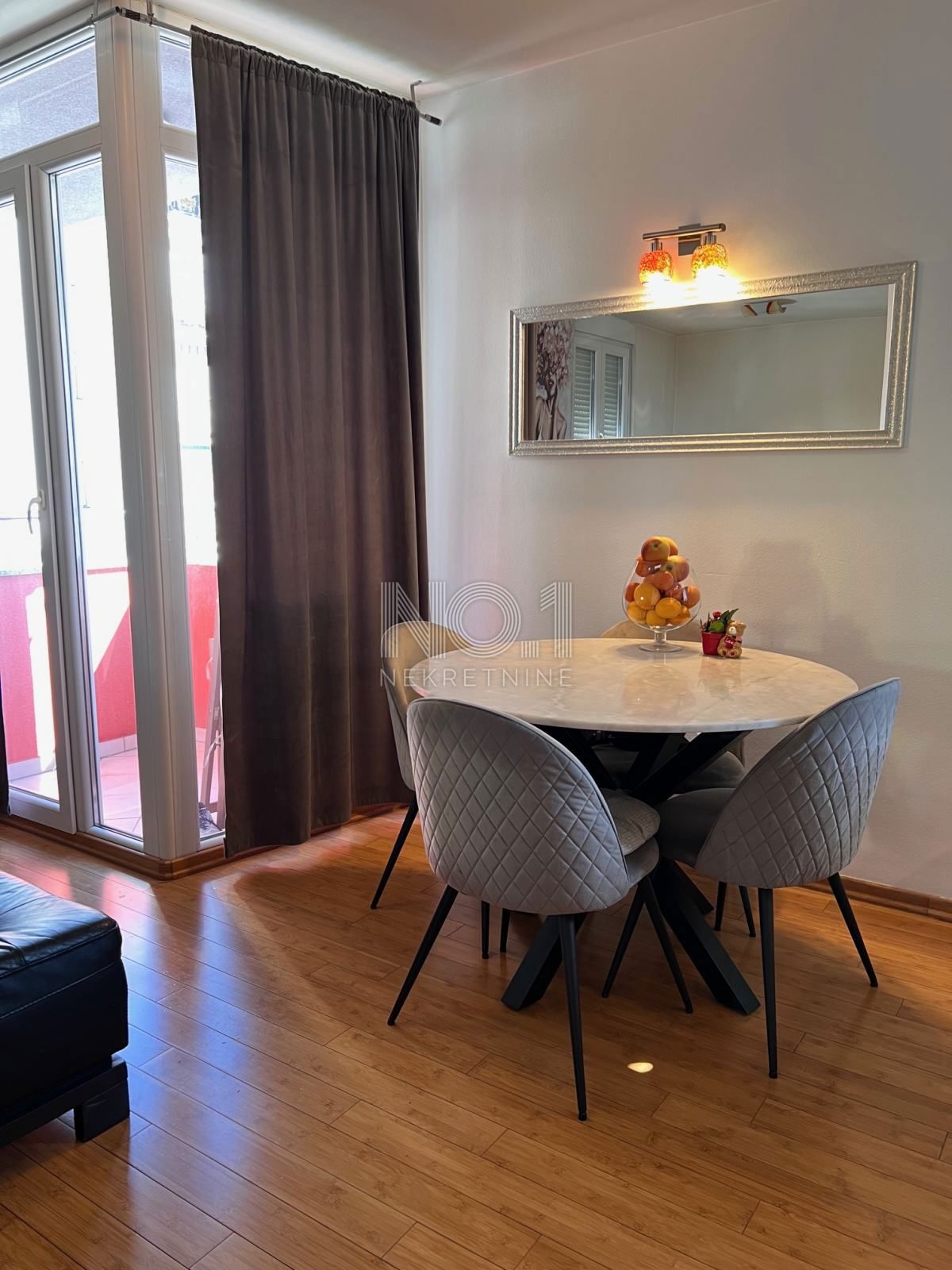 Škurinje - na prodaj lep dvoetažni apartma s pogledom na morje